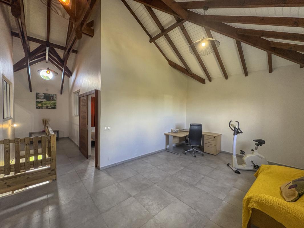32.Location villa piscine le moule guadeloupe_Bureau